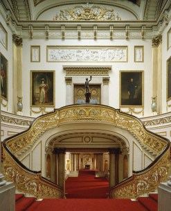 grand-staircase-at-buckingham-palace
