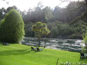 1huka waikato river