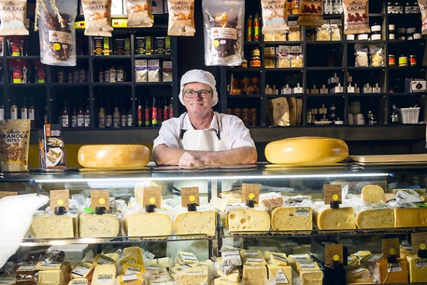 00Paul-Broughton-C'est-Cheese-Featherston